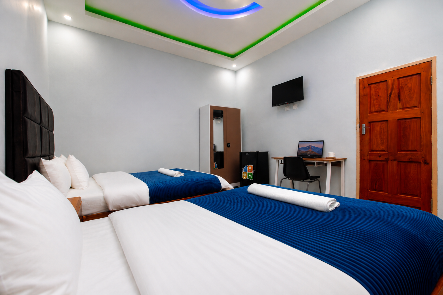 Premium Twin room with work desk